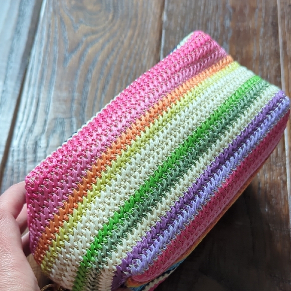 NWT Colorful Rainbow Striped Crochet Makeup Toiletries Pouch Holder - Picture 7 of 12